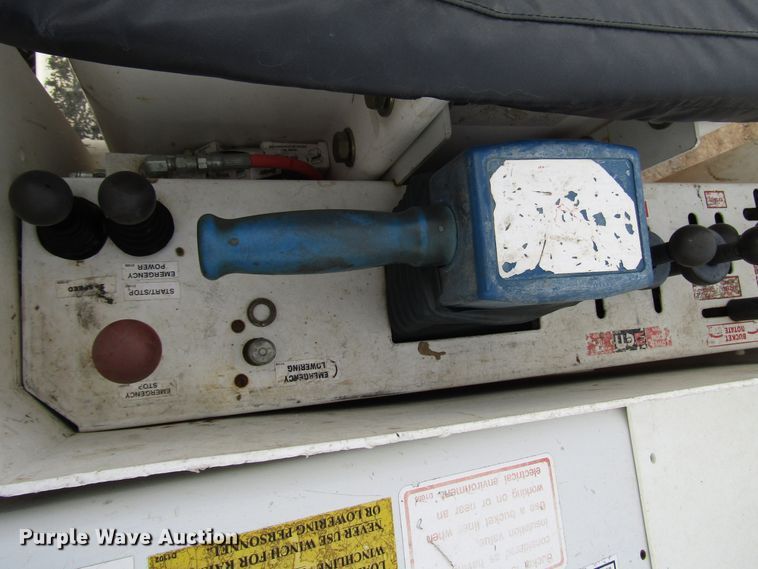 image for item DH8289 2014 Dodge Ram 5500 bucket truck