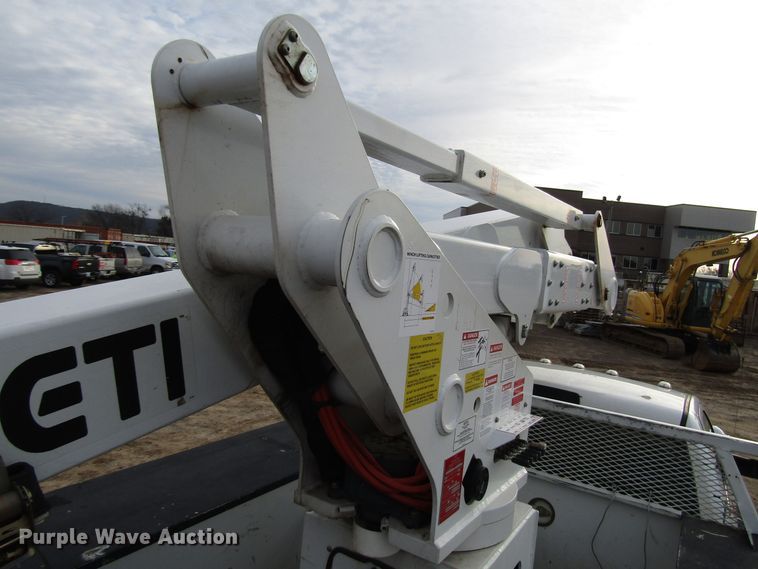 image for item DH8289 2014 Dodge Ram 5500 bucket truck