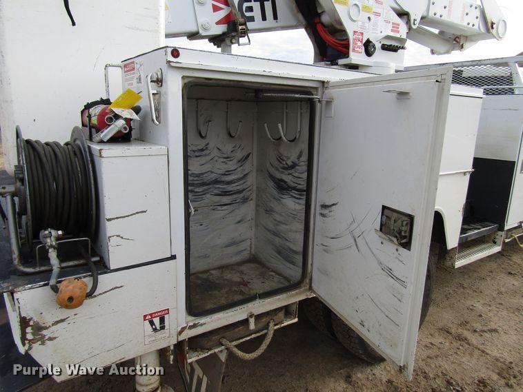 image for item DH8289 2014 Dodge Ram 5500 bucket truck