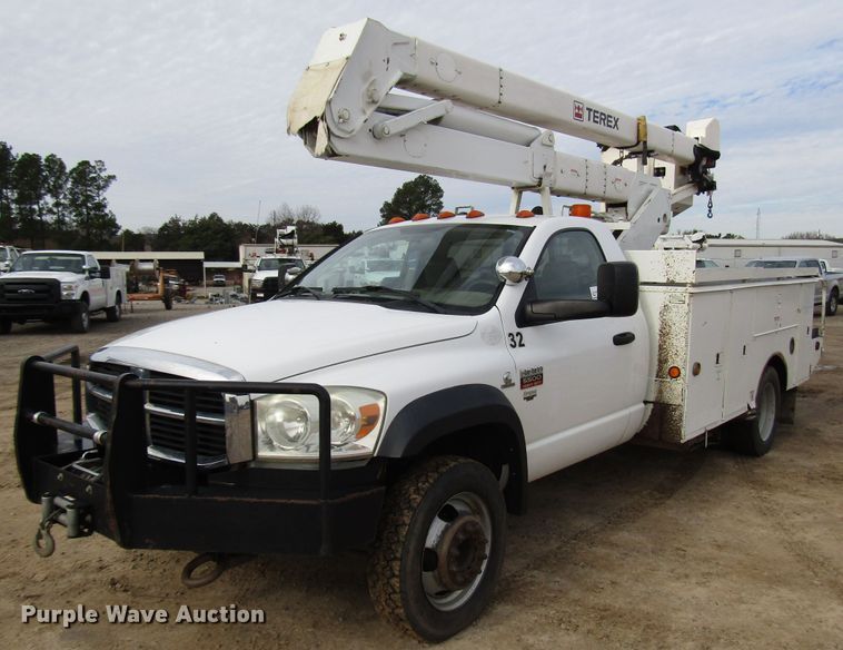 image for item DH8291 2010 Dodge Ram 5500 bucket truck