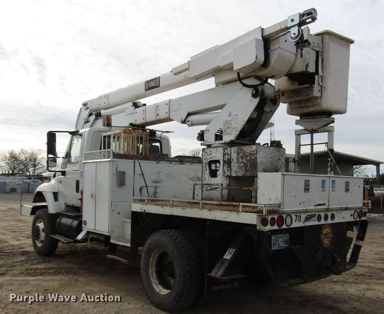 image for item DH8292 2004 International 7300 bucket truck