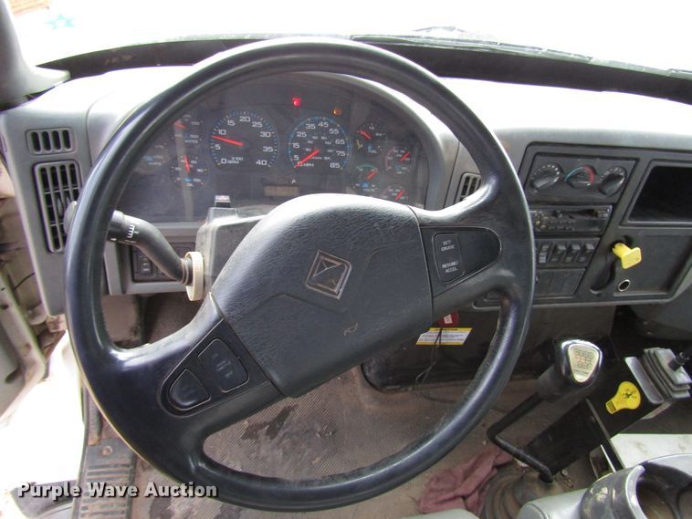 image for item DH8292 2004 International 7300 bucket truck