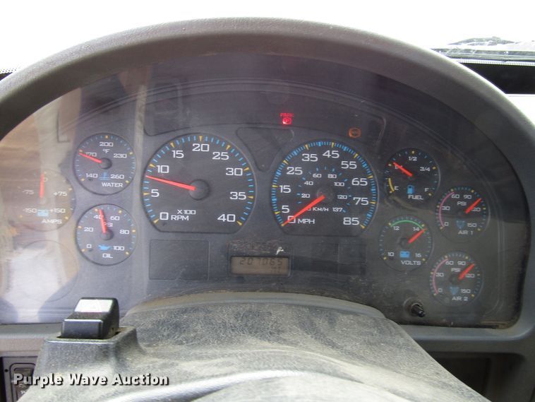 image for item DH8292 2004 International 7300 bucket truck