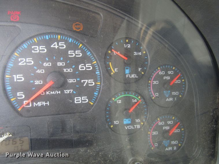 image for item DH8292 2004 International 7300 bucket truck