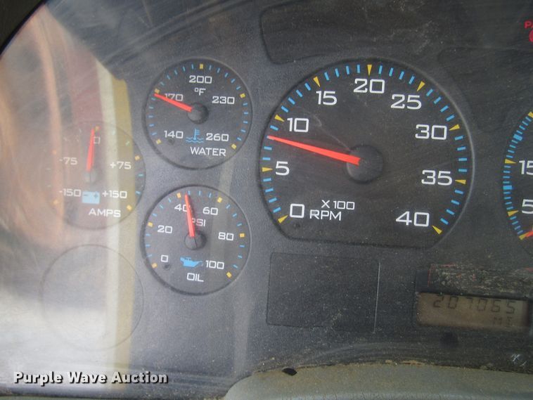 image for item DH8292 2004 International 7300 bucket truck