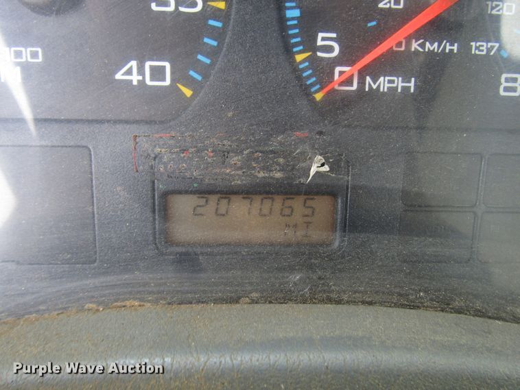 image for item DH8292 2004 International 7300 bucket truck