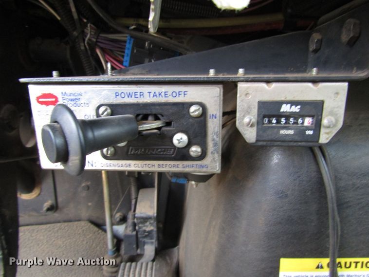 image for item DH8292 2004 International 7300 bucket truck