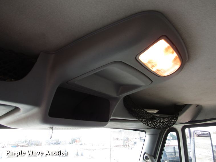 image for item DH8292 2004 International 7300 bucket truck