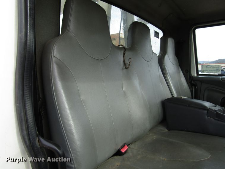 image for item DH8292 2004 International 7300 bucket truck