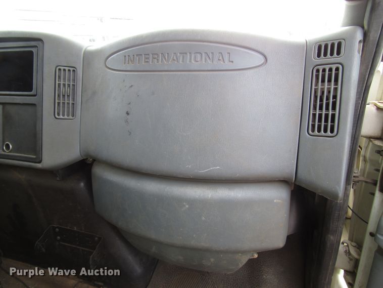 image for item DH8292 2004 International 7300 bucket truck