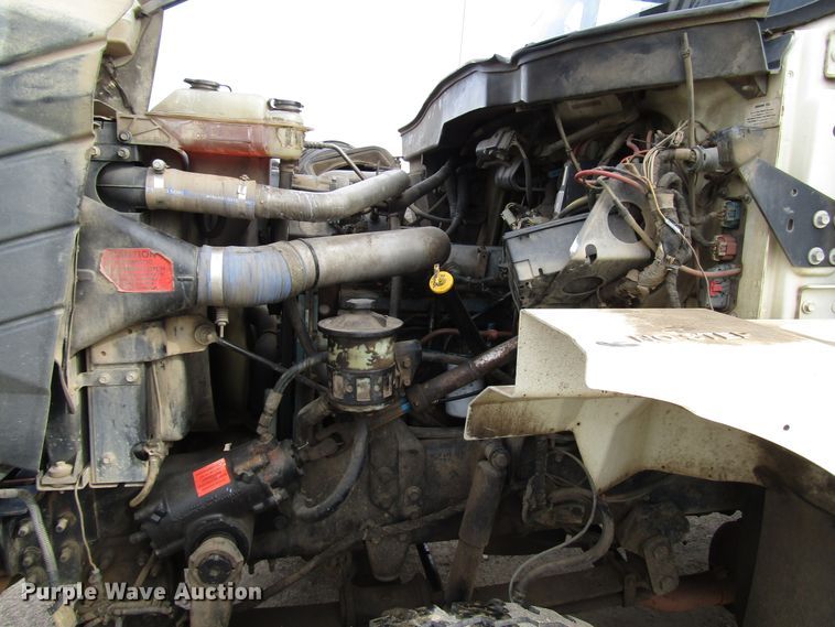 image for item DH8292 2004 International 7300 bucket truck