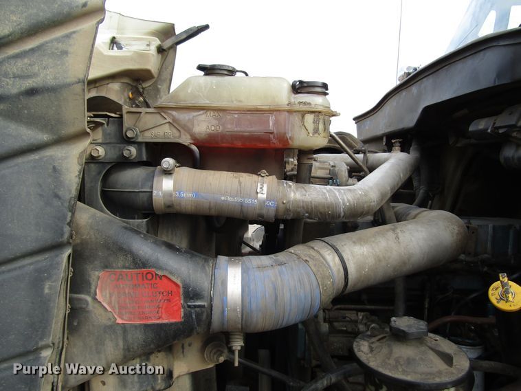 image for item DH8292 2004 International 7300 bucket truck