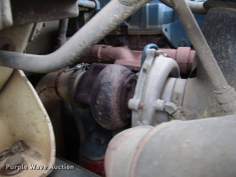 image for item DH8292 2004 International 7300 bucket truck