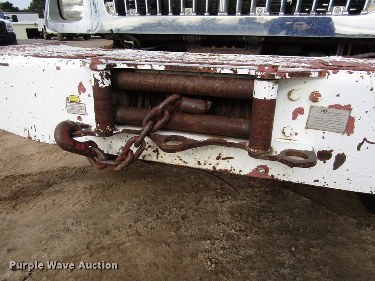 image for item DH8292 2004 International 7300 bucket truck