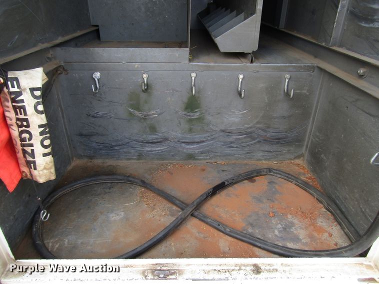 image for item DH8292 2004 International 7300 bucket truck