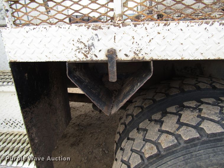 image for item DH8292 2004 International 7300 bucket truck