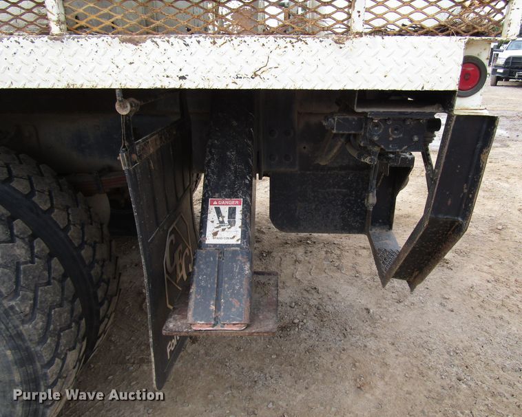 image for item DH8292 2004 International 7300 bucket truck