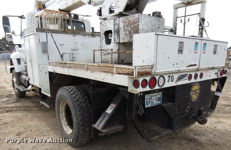 image for item DH8292 2004 International 7300 bucket truck