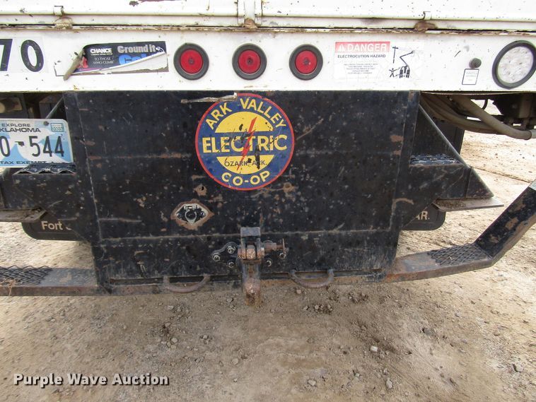 image for item DH8292 2004 International 7300 bucket truck