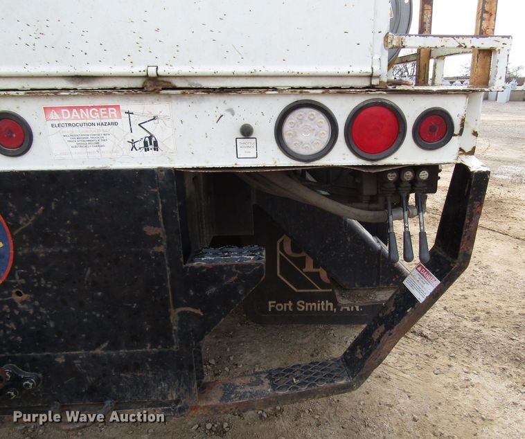 image for item DH8292 2004 International 7300 bucket truck