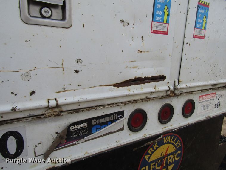 image for item DH8292 2004 International 7300 bucket truck