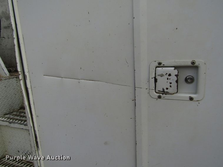 image for item DH8292 2004 International 7300 bucket truck