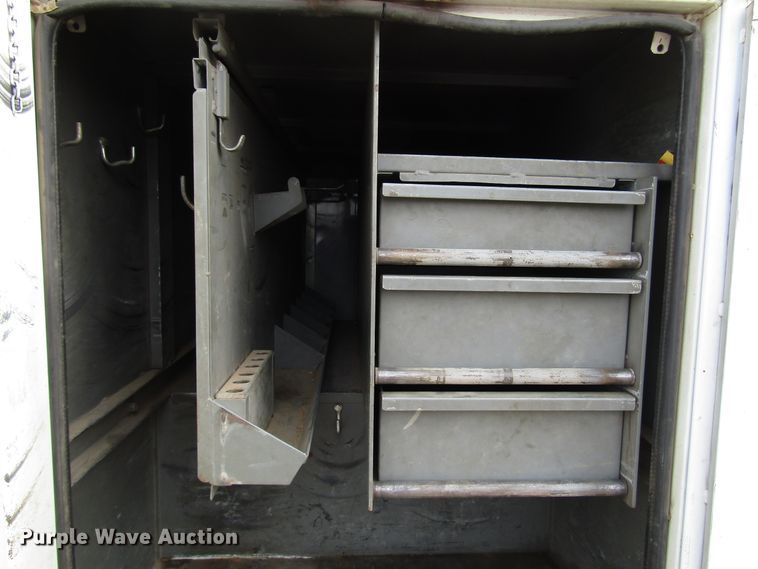 image for item DH8292 2004 International 7300 bucket truck