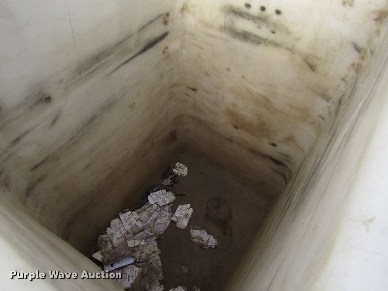 image for item DH8292 2004 International 7300 bucket truck