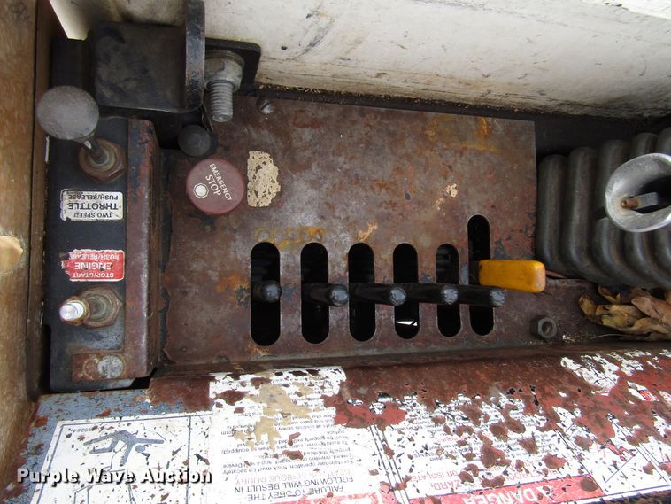 image for item DH8292 2004 International 7300 bucket truck