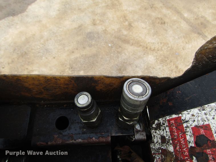 image for item DH8292 2004 International 7300 bucket truck