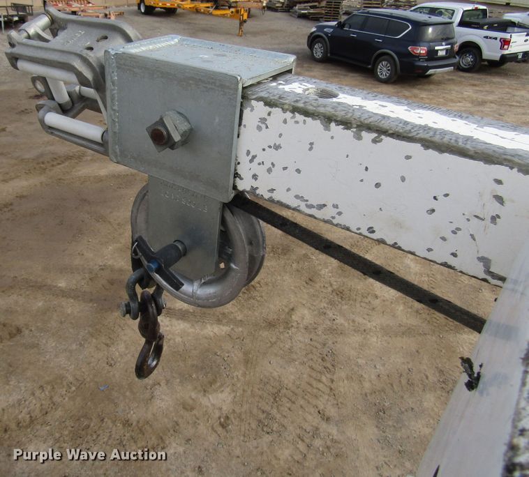 image for item DH8292 2004 International 7300 bucket truck