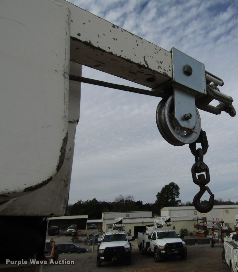 image for item DH8292 2004 International 7300 bucket truck