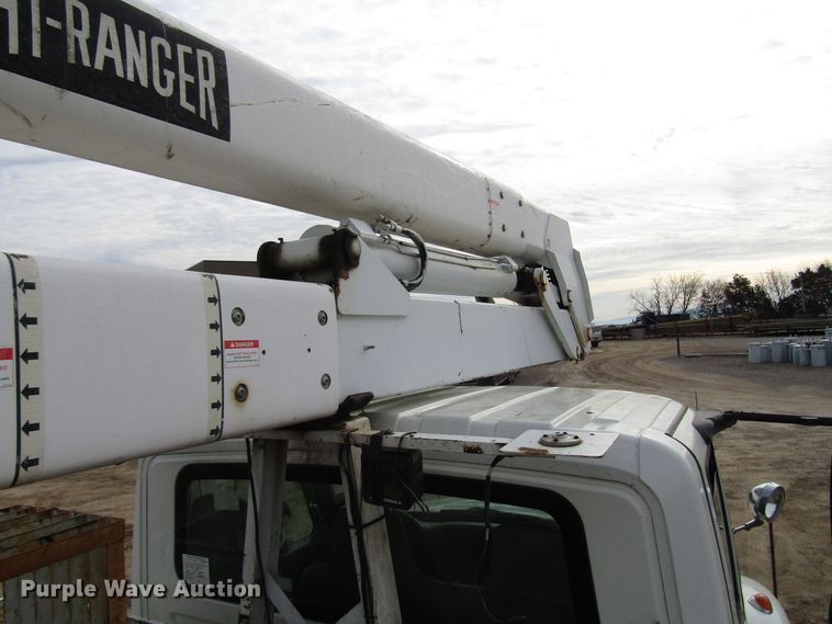 image for item DH8292 2004 International 7300 bucket truck