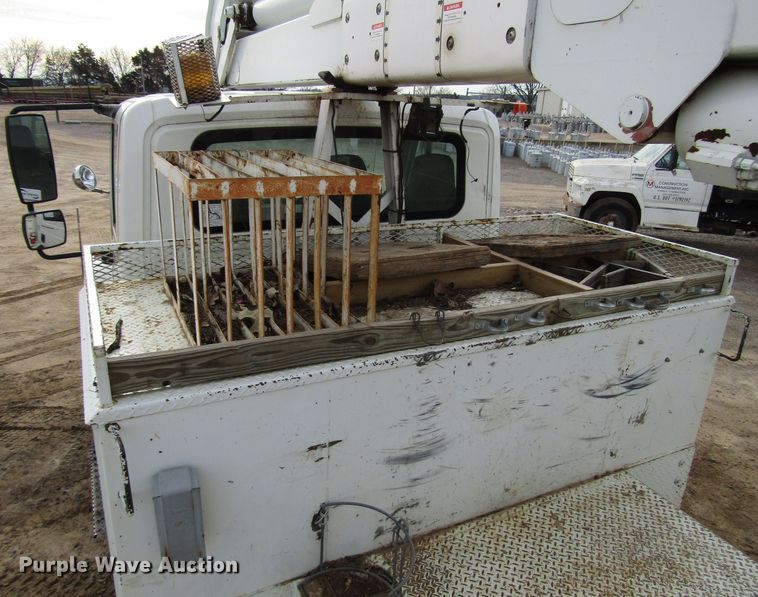 image for item DH8292 2004 International 7300 bucket truck