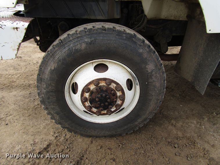 image for item DH8292 2004 International 7300 bucket truck