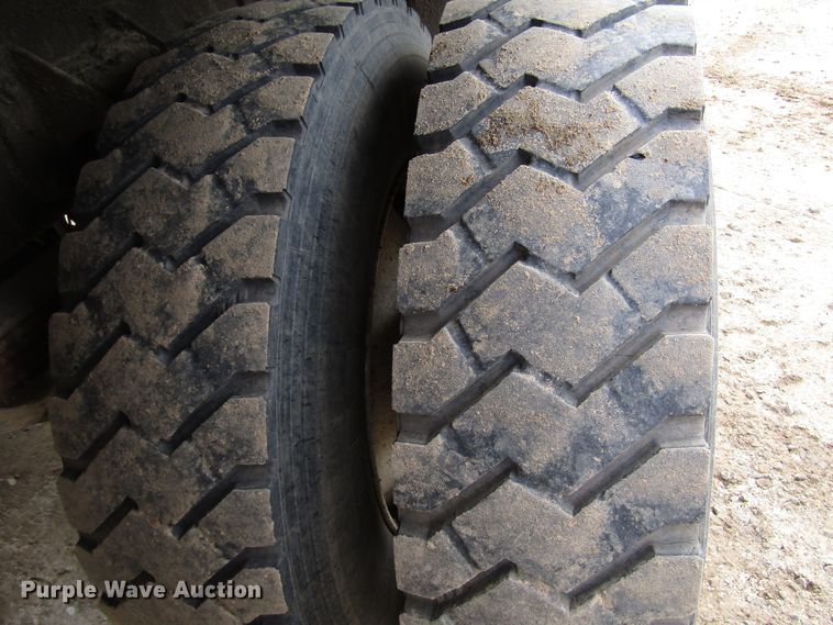 image for item DH8292 2004 International 7300 bucket truck