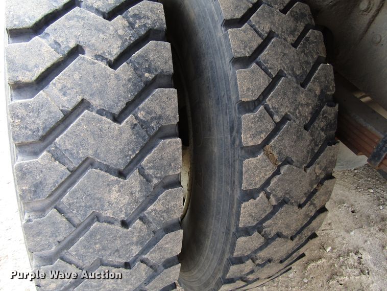 image for item DH8292 2004 International 7300 bucket truck