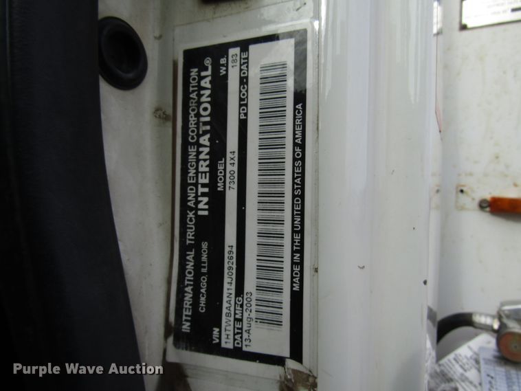 image for item DH8292 2004 International 7300 bucket truck