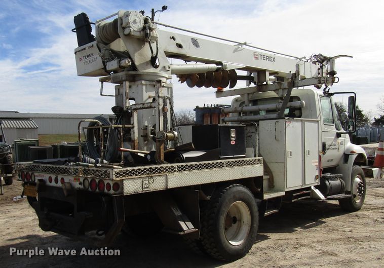 image for item DH8293 2007 International 4400 digger derrick truck