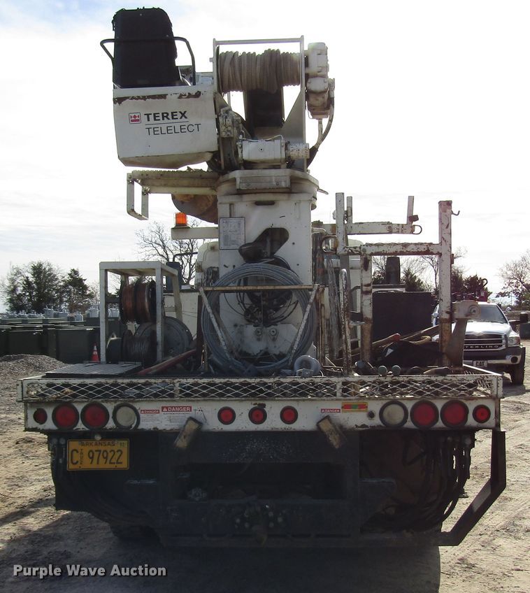 image for item DH8293 2007 International 4400 digger derrick truck