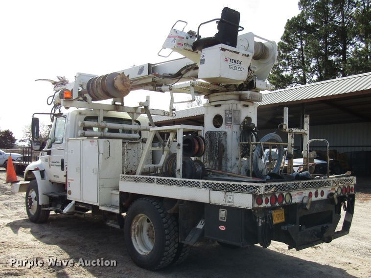 image for item DH8293 2007 International 4400 digger derrick truck