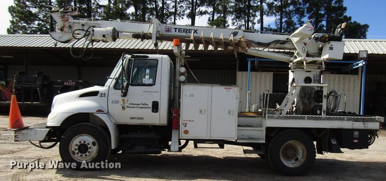 image for item DH8293 2007 International 4400 digger derrick truck