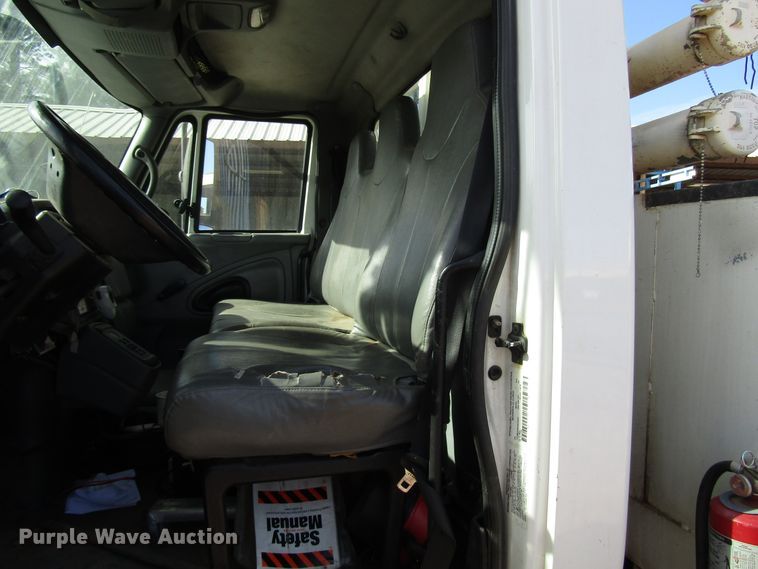 image for item DH8293 2007 International 4400 digger derrick truck