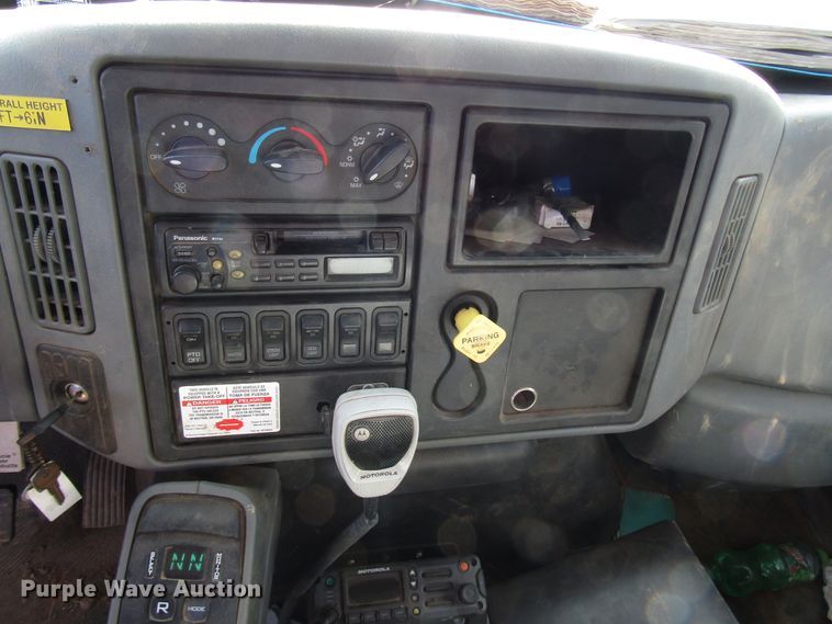 image for item DH8293 2007 International 4400 digger derrick truck