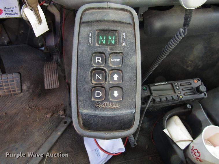 image for item DH8293 2007 International 4400 digger derrick truck