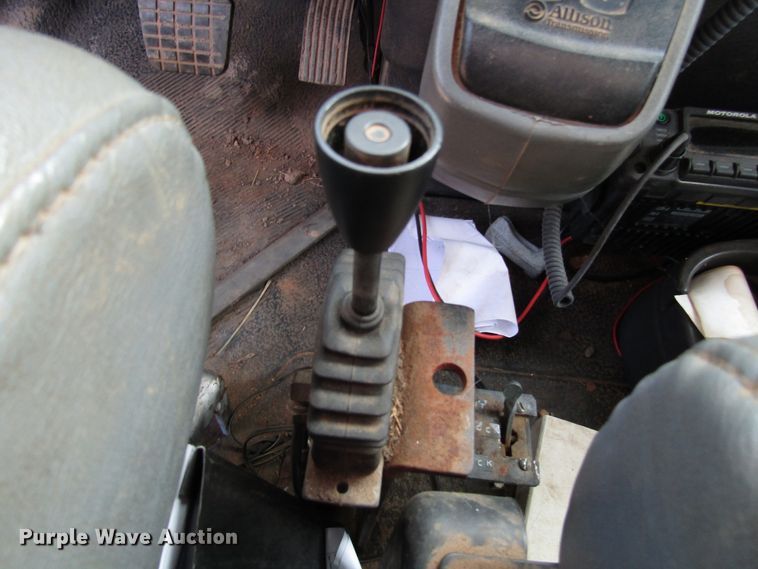 image for item DH8293 2007 International 4400 digger derrick truck