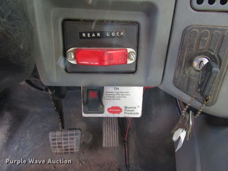 image for item DH8293 2007 International 4400 digger derrick truck