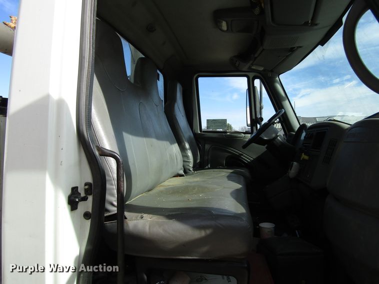 image for item DH8293 2007 International 4400 digger derrick truck