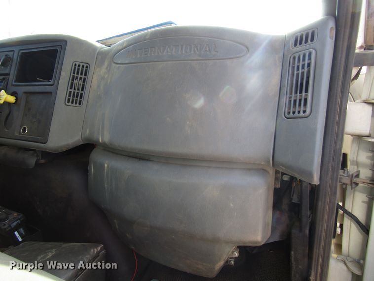 image for item DH8293 2007 International 4400 digger derrick truck