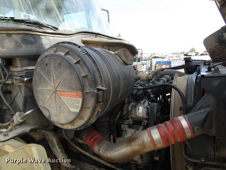 image for item DH8293 2007 International 4400 digger derrick truck